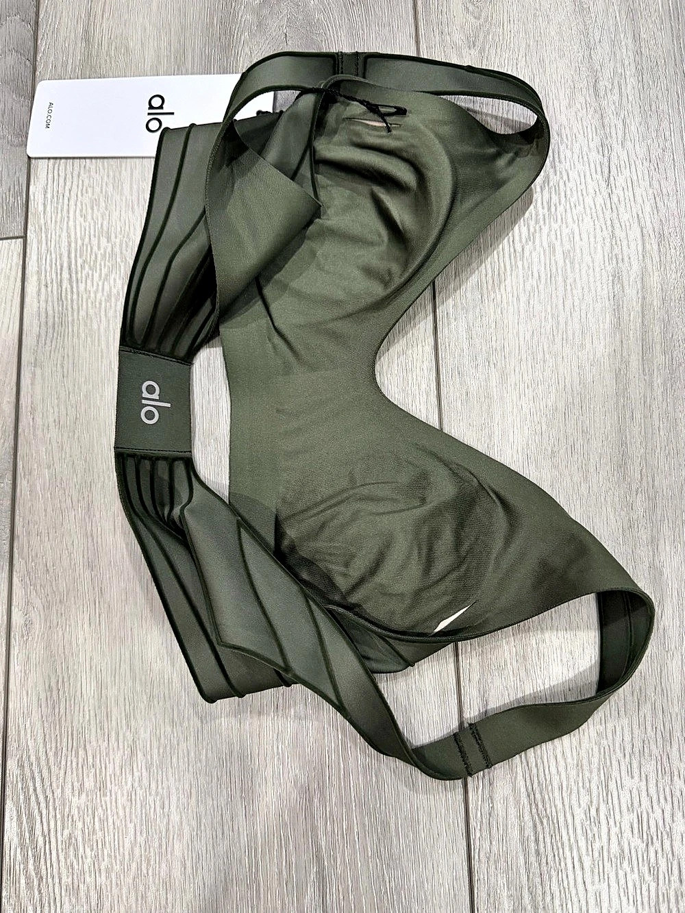 alo Airlift Lotus Bra Green Small NWT - Picture 8 of 9